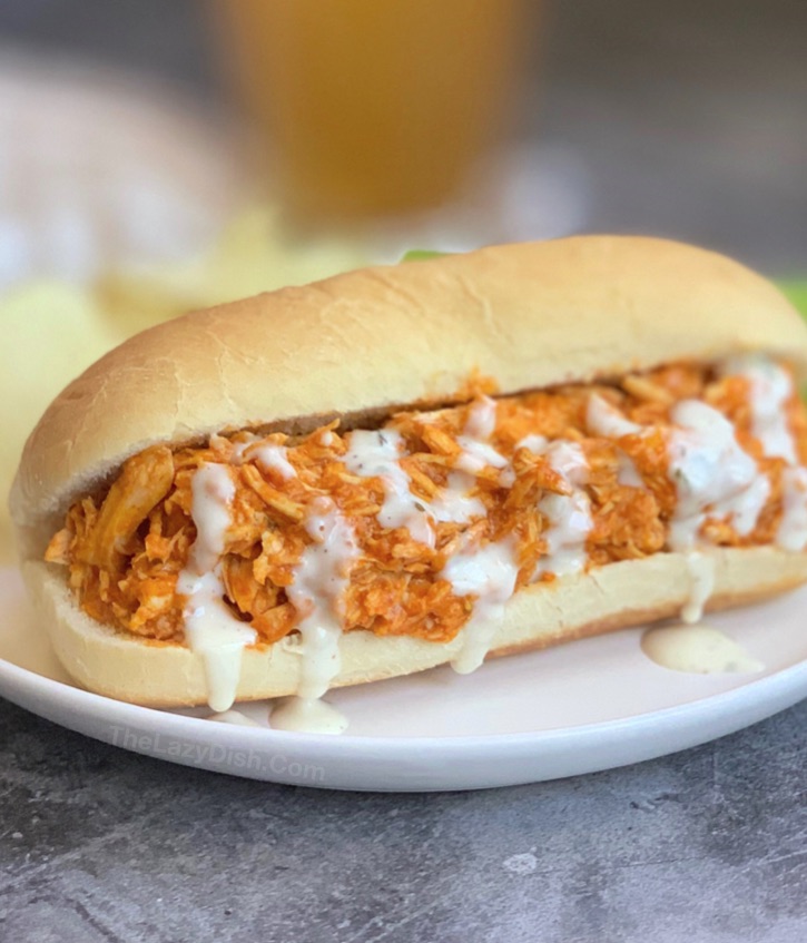 Mark Deltage forræder Easy Crockpot Shredded Buffalo Chicken Sandwiches - The Lazy Dish