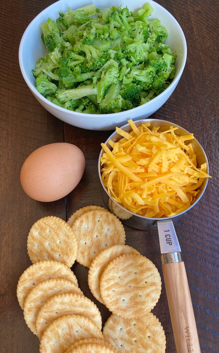 Are you searching for healthy snack ideas for your picky kids? You've got to try these yummy crisp broccoli cheese cups made in a mini muffin pan! They are great for kids of all ages, especially toddlers and younger children. 