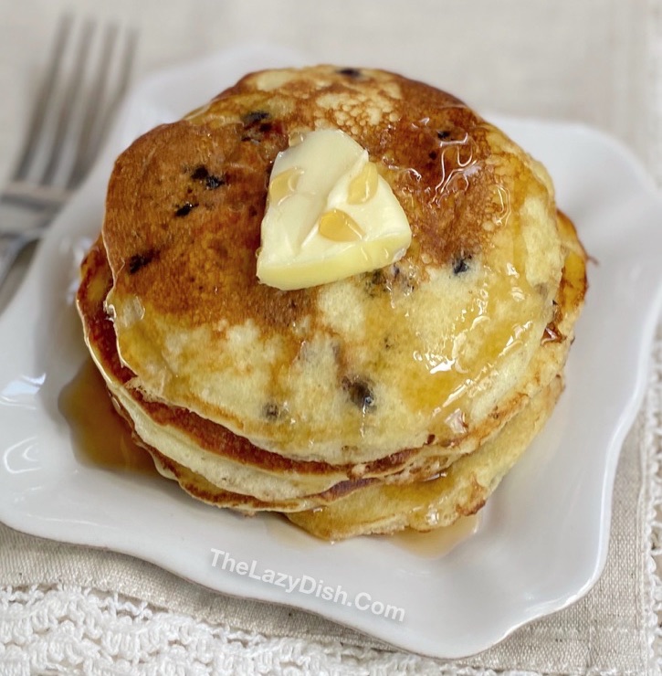 Easy Muffin Mix Pancakes | How to make pancakes with a bag of muffin mix! Just mix in an egg and some milk for this food hack. 