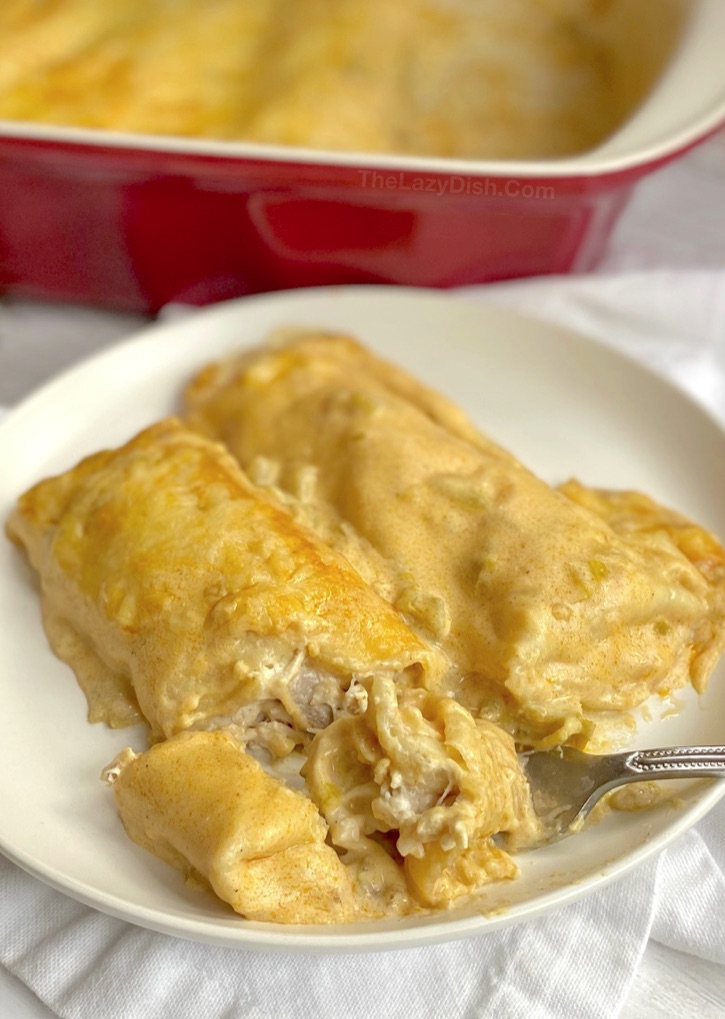 Easy Creamy White Chicken Enchiladas -- A super yummy last minute dinner recipe! My family and kids love this quick and easy meal, plus it's cheap and easy to make thanks to rotisserie chicken.