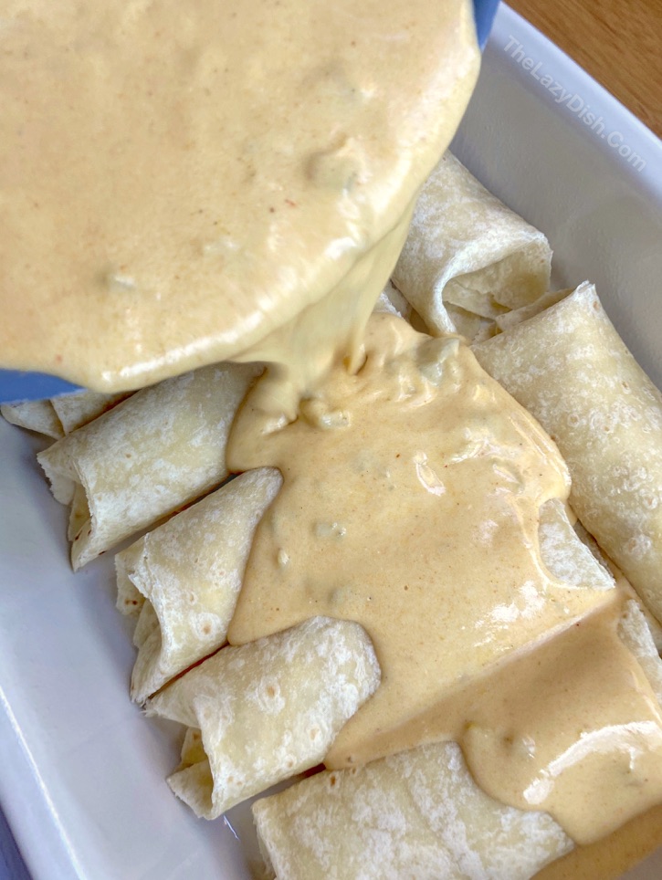 Creamy White Chicken Enchiladas Recipe -- So quick and easy to make for busy weeknight dinners with your family! Fast to throw together after work, and made with cheap ingredients including rotisserie chicken, sour cream and cream cheese. 