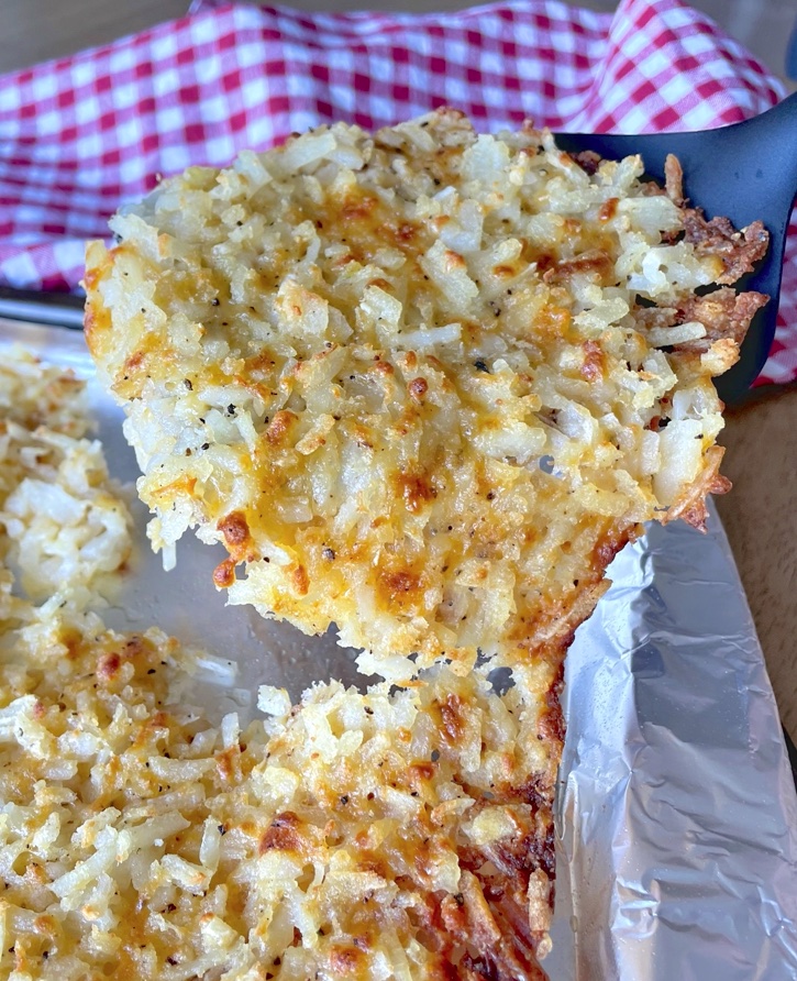 How to cook frozen hash browns in the oven! A super crispy and cheesy breakfast recipe. Great for feeding a crowd! This is my favorite side dish for breakfast and a family favorite way of making frozen shredded hash browns. 
