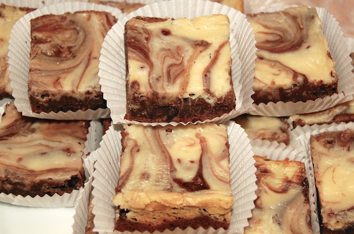 Cheesecake Brownies -- The best quick and easy homemade chocolate dessert! My family loves this simple and cheap recipe. Just a handful of ingredients, too!