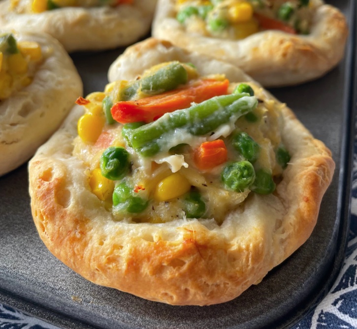 Mini Chicken Pot Pies (VIDEO) - Simply Home Cooked