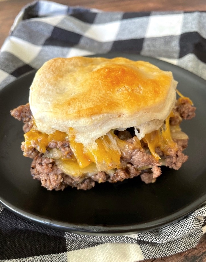 Chopped Cheeseburger Biscuits | A quick and easy dinner recipe made with ground beef, Pillsbury biscuits, shredded cheese, and onion! A great family meal for busy weeknights! My picky kids love this simple recipe.