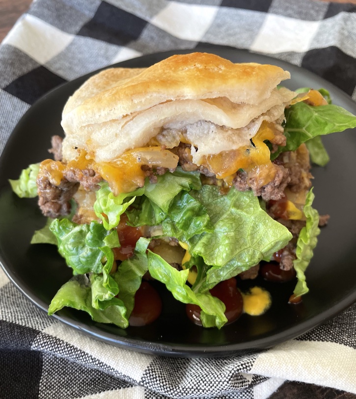 I'm always on the hunt for cheap suppers to make, and these quick and easy cheeseburger biscuits are a hit with my picky family! Just a few basic ingredients, and everyone is full and happy. 