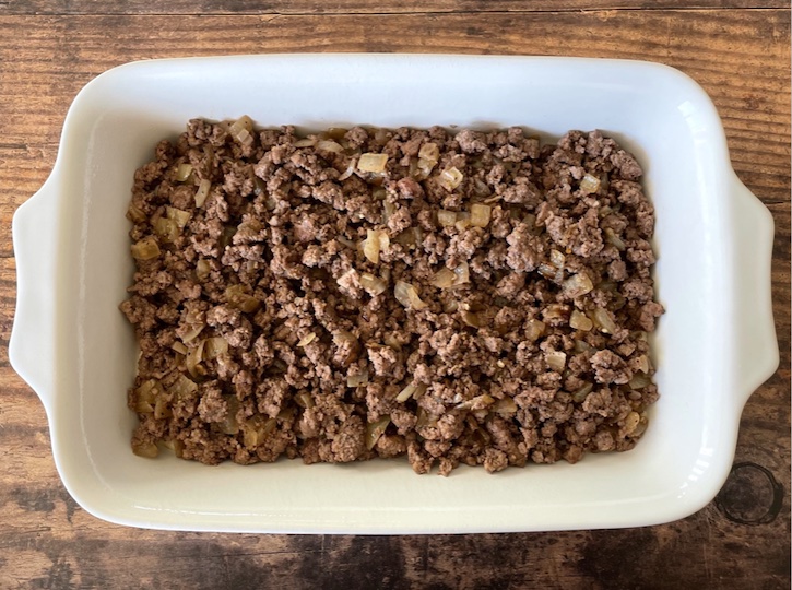 Do you have picky eaters to feed? You've got to try this easy cheeseburger biscuit casserole! 