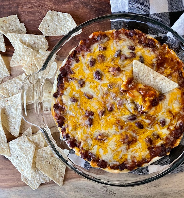 Quick & Easy Warm Chili Cheese Dip (made with few ingredients!)