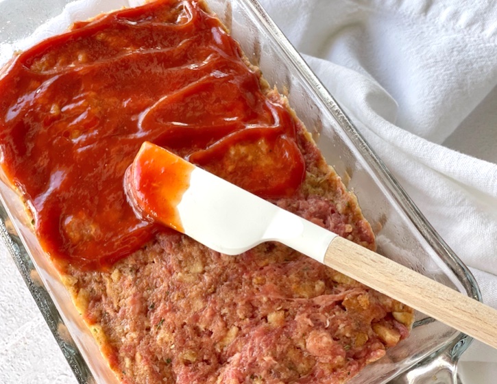 Easy meatloaf recipe topped with ketchup. 