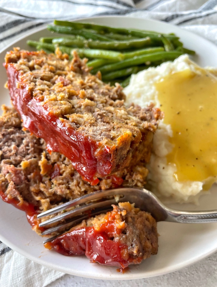Meatloaf Recipe | The best ever made with a box of Stovetop stuffing, eggs, ground beef and ketchup! A quick and easy family meal for busy weeknights. 