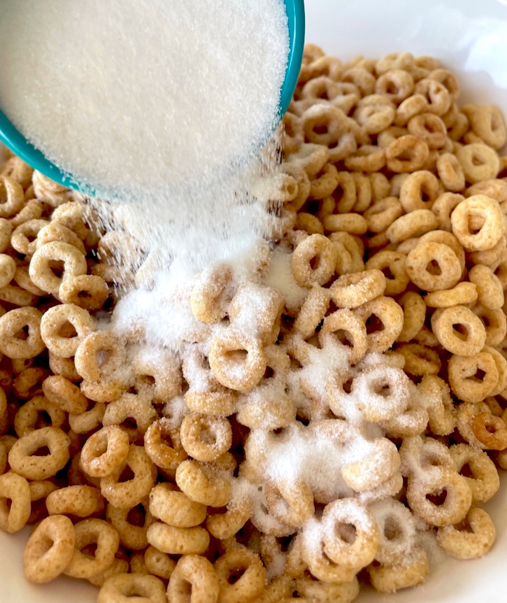 How to Make Hot Buttered Cheerios | This simple and cheap homemade snack is a hit with my kids! 