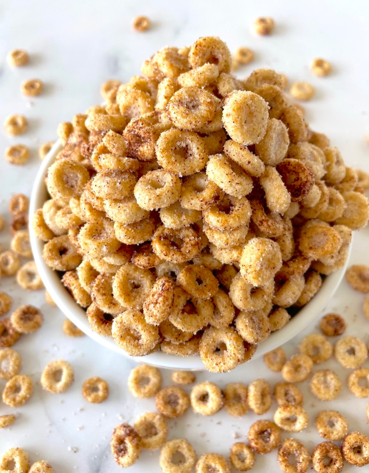 This yummy treat is a hit with my picky kids! Hot buttered mini donut Cheerios are a fun snack idea for after school, movie night, road trips, and on the go for sports practice. 