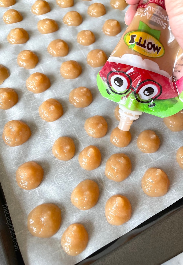Are you looking for fun and easy snack ideas for toddlers? These healthy applesauce bites are super simple to make, and kids of all ages love them! They are perfect for 2 year olds and 3 year olds. Simply freeze little dollops of applesauce to make these yummy treats. 