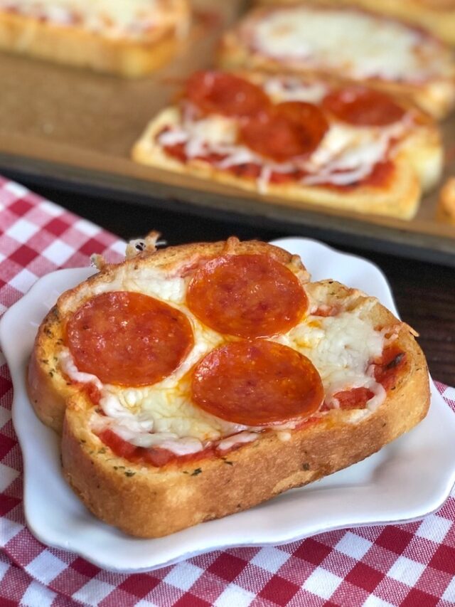 How to make pizza with Frozen Garlic Toast!