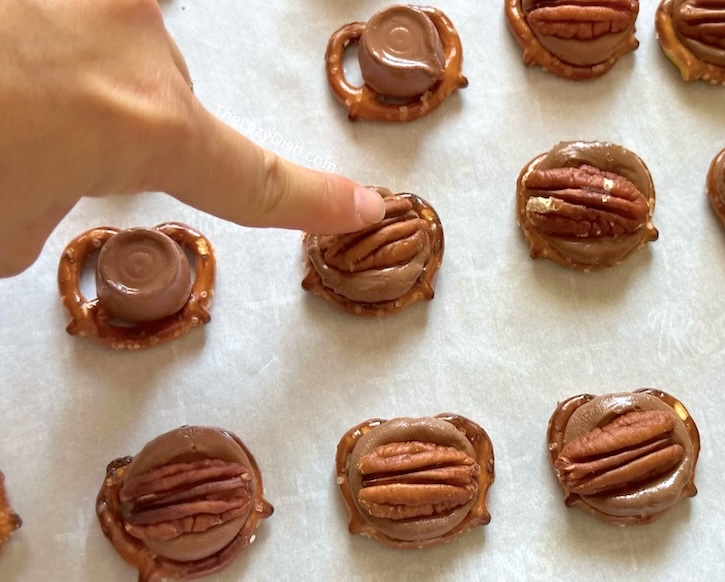 How to make the best rolo pretzels for Christmas and holiday parties in just 5 minutes with 3 ingredients.