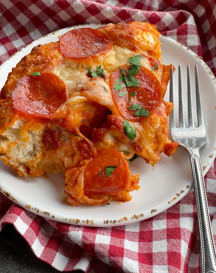 This Biscuit Pepperoni Pizza Casserole is cheap and easy to make for dinner on busy weeknights, especially if you have picky kids at home. 