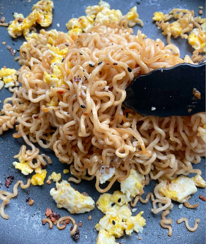 Quick and easy ramen noodle stir fry recipe with scrambled eggs in a sweet and spicy homemade brown sugar and garlic sauce. 