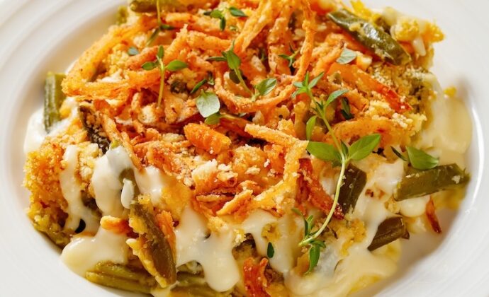 A delicious way of making a traditional green bean casserole with Alfredo sauce.