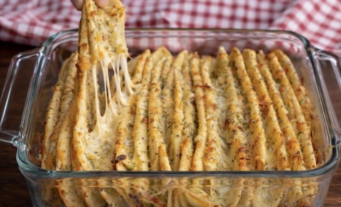 Ordinary flour tortillas turned into cheesy garlic pull apart bread using mozzarella, olive oil, and seasoning. An easy and fun oven baked recipe to make at home.