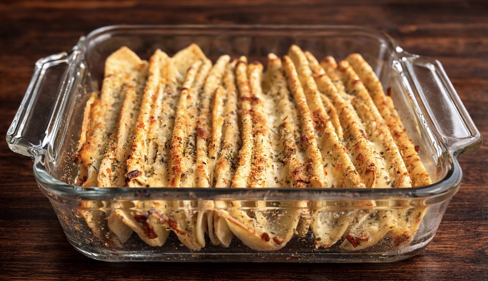 How to make cheesy garlic pull apart bread with flour tortillas.
